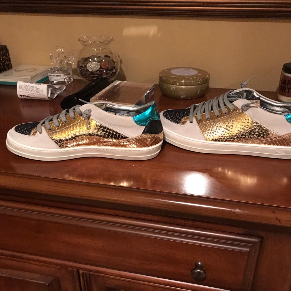 P448 sneakers size 40 (9-9.5).